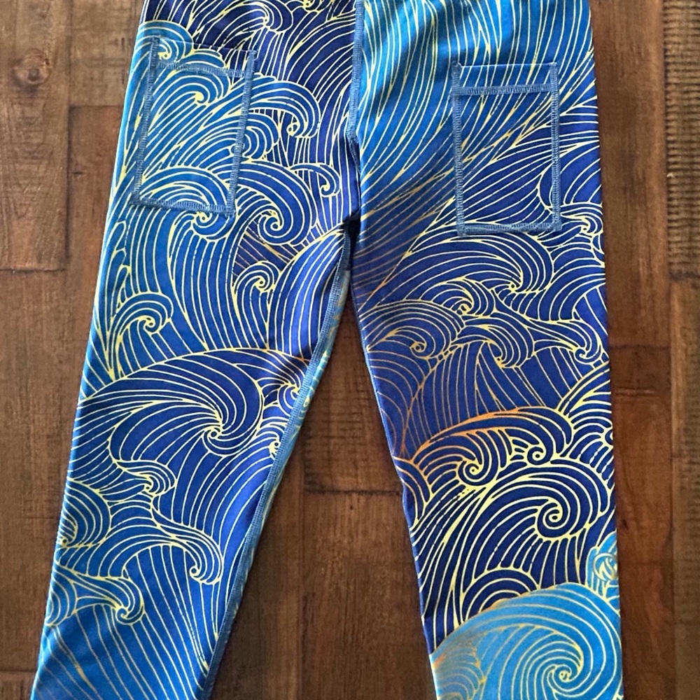 INKnBURN Vintage capris with cute back pockets - Picture 3 of 5